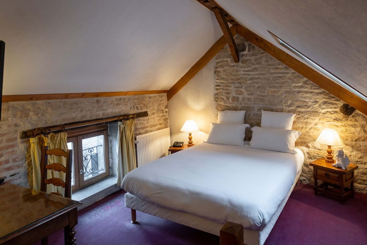 Standard Double Room (24-CLOS DE MONSNIERES)