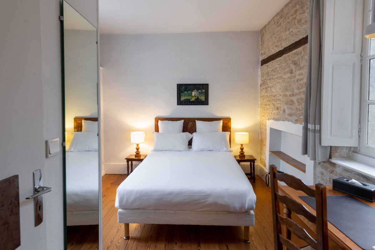 Standard Double Room (14-CLOS DE COUCHERIAS)