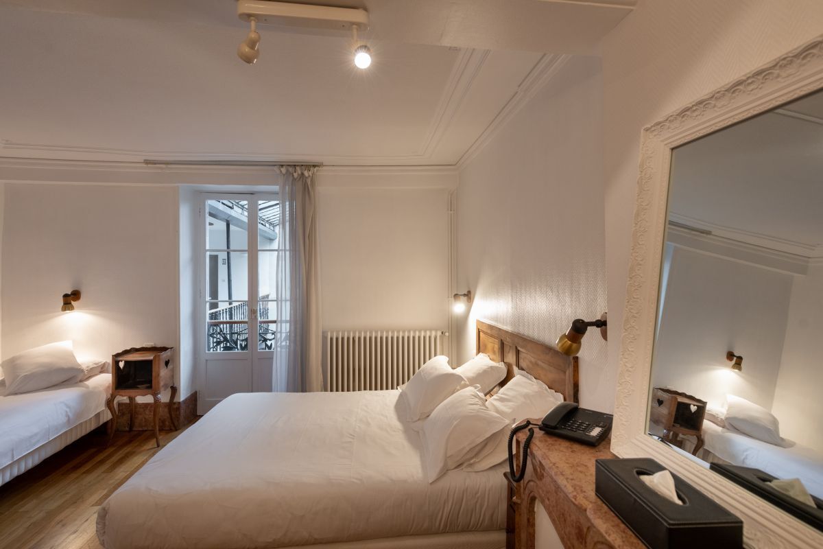 Hotel des Tonneliers Beaune - Superior Triple Room