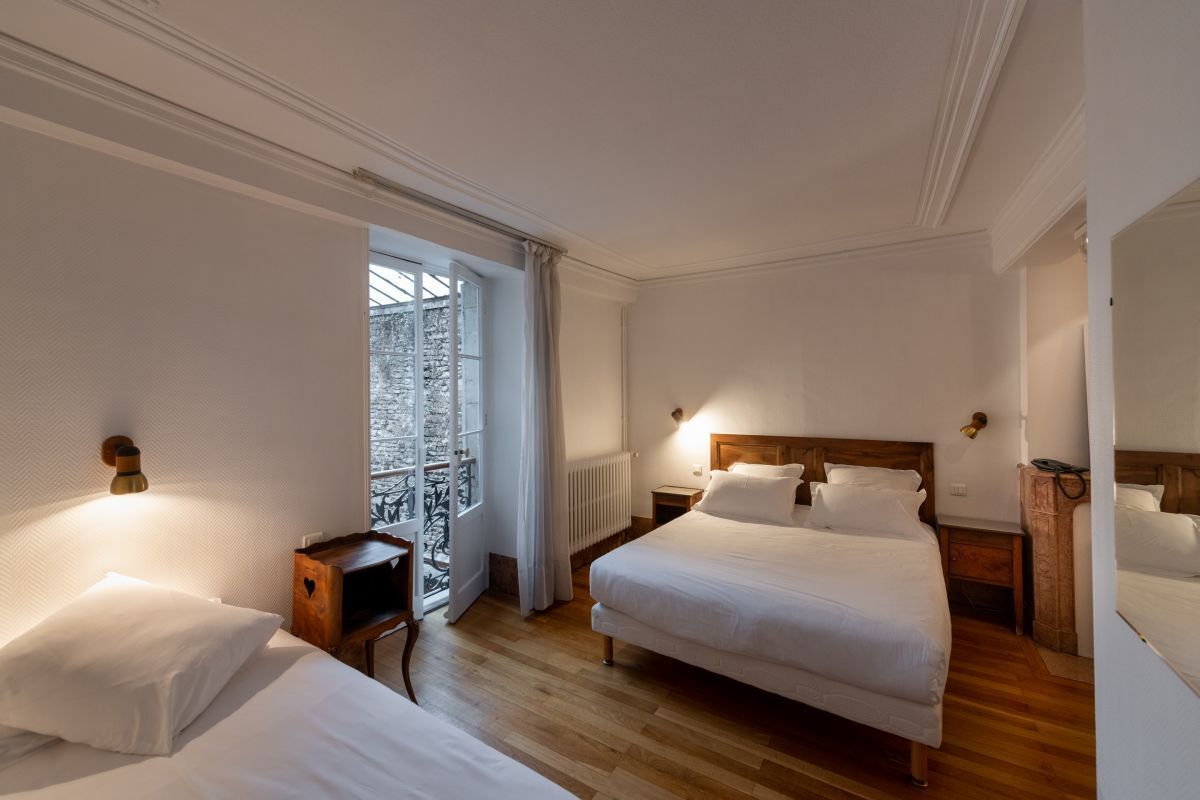 Hotel des Tonneliers Beaune - Superior Triple Room