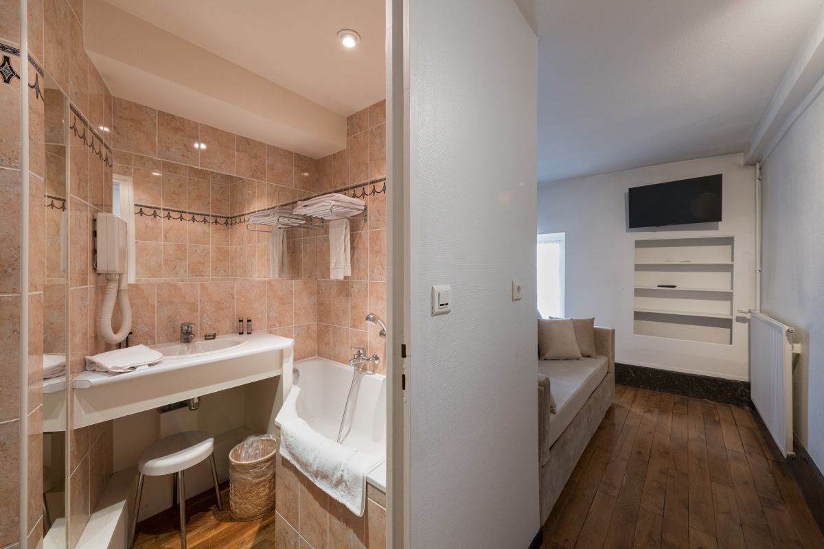 Hotel des Tonneliers Beaune - Superior Quadruple Room