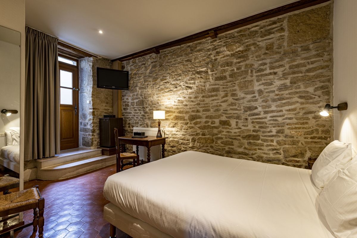 Standard Double Room (05-VOLNAY)